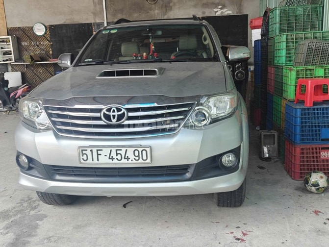 Fortuner máy dầu, số sàn 2.5L.