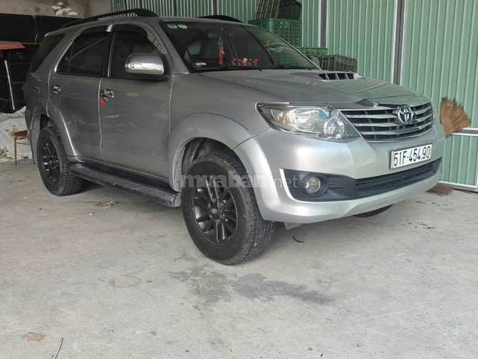 Fortuner máy dầu, số sàn 2.5L.