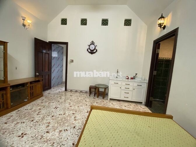 QUẬN 1 – PHÒNG 40m² - NỘI THẤT CƠ BẢN – GIỜ GIẤC TỰ DO