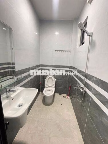 Nhà mới 3pn 3 máy lạnh Hẻm Trần Hưng Đạo