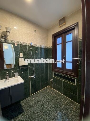 QUẬN 1 – PHÒNG 40m² - NỘI THẤT CƠ BẢN – GIỜ GIẤC TỰ DO