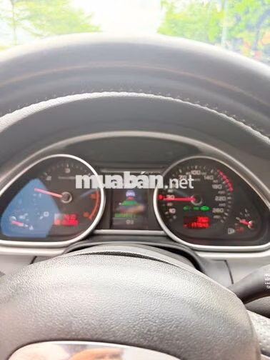 Audi Q7 3.0TDI Nâu Da lộn 180000 km