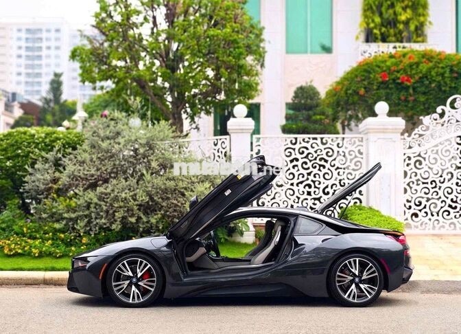 BMW i8 2015 màu xám titan hàng độc giá tốt