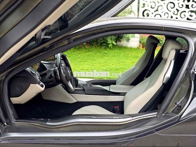 BMW i8 2015 màu xám titan hàng độc giá tốt
