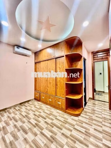 Cho Thuê Nhà DT 8x6m 1Trệt 2Lầu 3Pn 3Wc Hẻm Xe Tải Nội Thất Như Hình