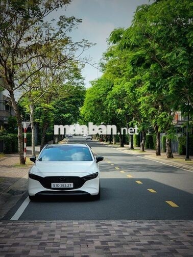 Mazda 3 Sport Luxury 2022 Trắng 23.000km