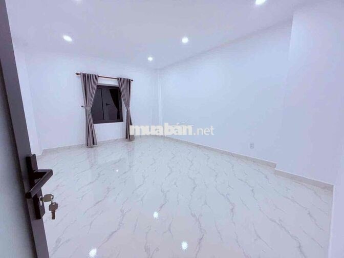 NHÀ PHỐ HÀ HUY GIÁP ( CUỐI NGUYỄN OANH ) TRỆT LỬNG 2 LẦU 5PN 5WC.