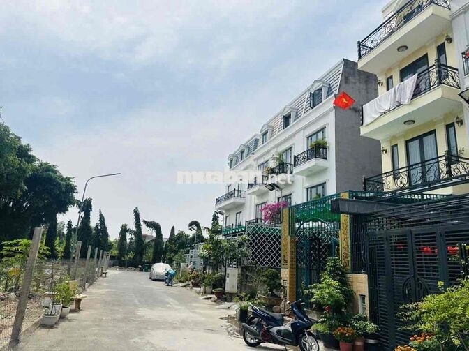 NHÀ PHỐ HÀ HUY GIÁP ( CUỐI NGUYỄN OANH ) TRỆT LỬNG 2 LẦU 5PN 5WC.
