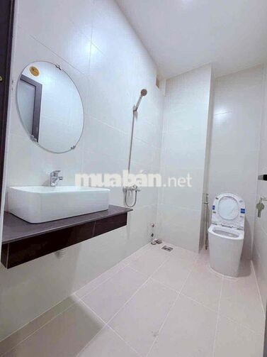 NHÀ PHỐ HÀ HUY GIÁP ( CUỐI NGUYỄN OANH ) TRỆT LỬNG 2 LẦU 5PN 5WC.