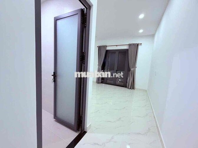 NHÀ PHỐ HÀ HUY GIÁP ( CUỐI NGUYỄN OANH ) TRỆT LỬNG 2 LẦU 5PN 5WC.