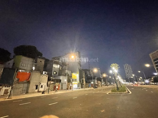 Bán nhà mặt đường La Thành, phường Láng, Hà Nội