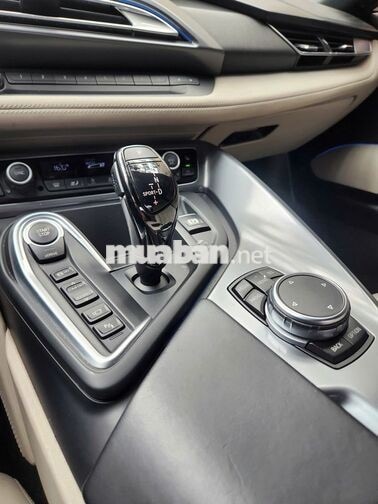 BMW i8 2015 Xám 23.456 Miles