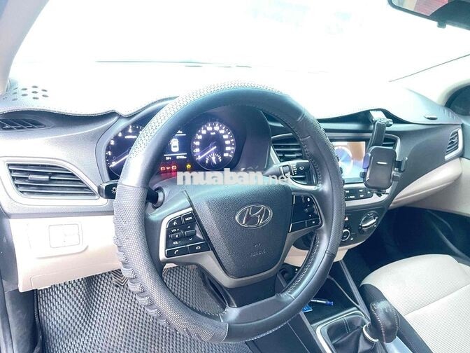 Hyundai Accent Bạc Sedan