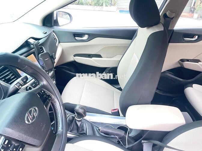 Hyundai Accent Bạc Sedan