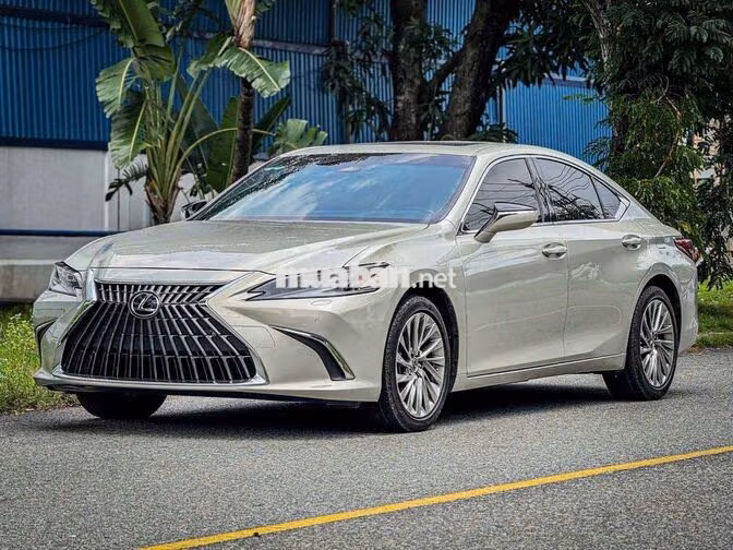 Lexus ES250 2025 Vàng cát Tự động 8 cấp