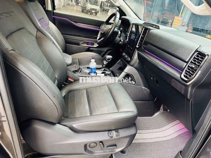 Ford Everest Sport 2024 mới đi 27.000km