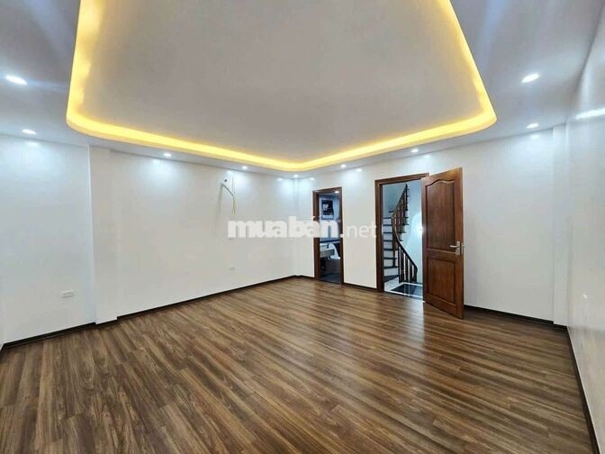 TT Cầu Giấy -10m ra mặt phố - 40m2 6 tầng thang máy xây mới - mt rộng