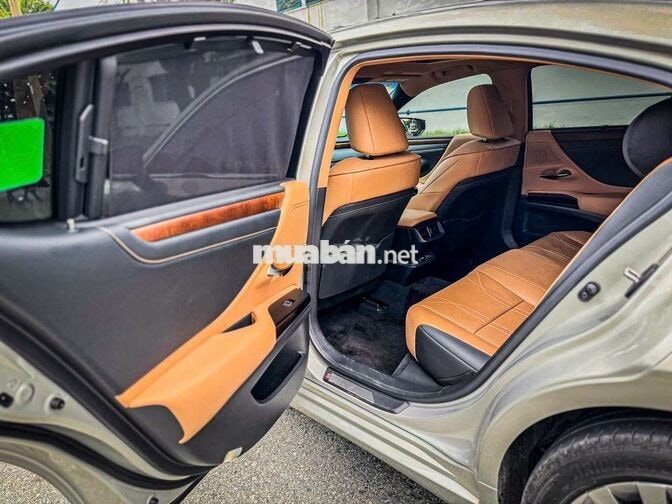 Lexus ES250 2025 Vàng cát Tự động 8 cấp