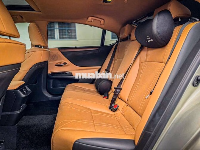 Lexus ES250 2025 Vàng cát Tự động 8 cấp
