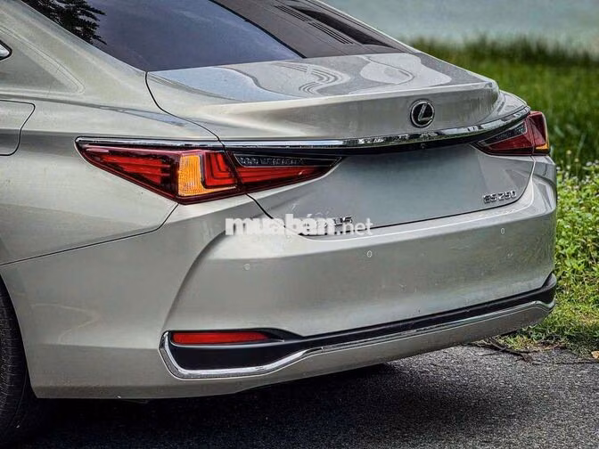 Lexus ES250 2025 Vàng cát Tự động 8 cấp