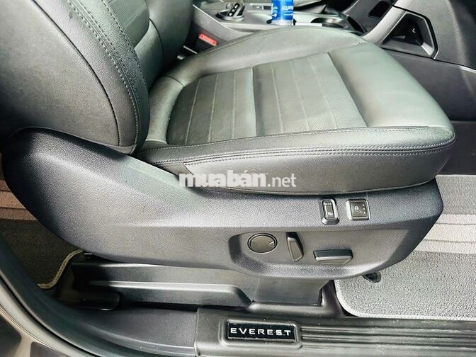 Ford Everest Sport 2024 mới đi 27.000km
