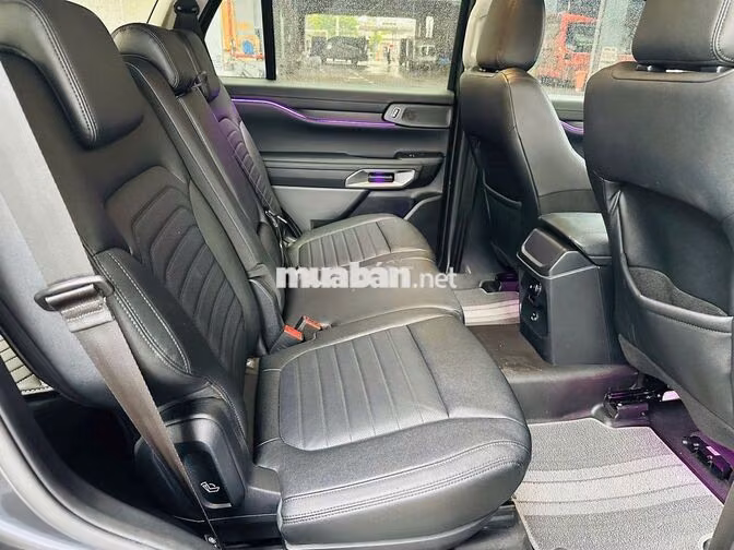 Ford Everest Sport 2024 mới đi 27.000km