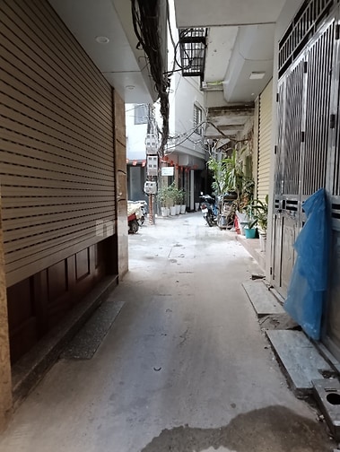 Cho thuê nhà phố Phó Đức Chính, gần hồ Trúc Bạch, Ba Đình, Hà Nội