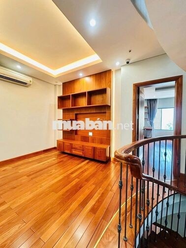 Cho thuê tòa nhà Hoa Đào, Phú Nhuận. 5T, Thang máy, PCCC, DTSD 600m²