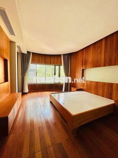 Cho thuê tòa nhà Hoa Đào, Phú Nhuận. 5T, Thang máy, PCCC, DTSD 600m²