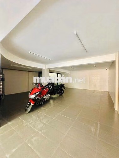 Cho thuê tòa nhà Hoa Đào, Phú Nhuận. 5T, Thang máy, PCCC, DTSD 600m²