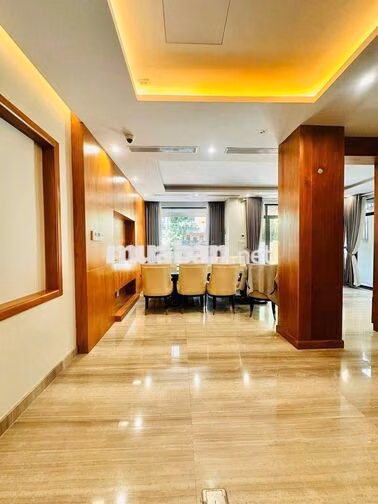 Cho thuê tòa nhà Hoa Đào, Phú Nhuận. 5T, Thang máy, PCCC, DTSD 600m²