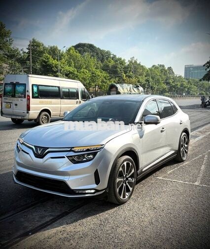 VinFast VF8 Plus 2023 Bạc 6.9 vạn km