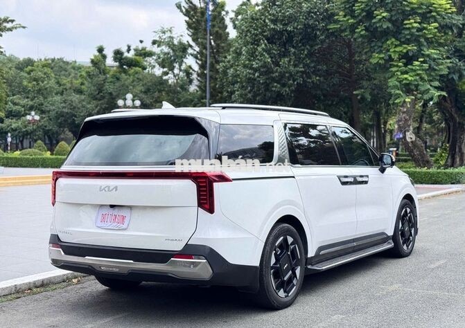 Kia Carnival Premium 2024 FORM 2025