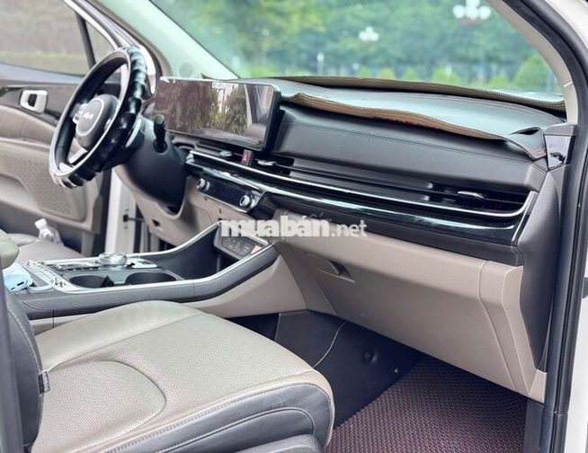 Kia Carnival Premium 2024 FORM 2025