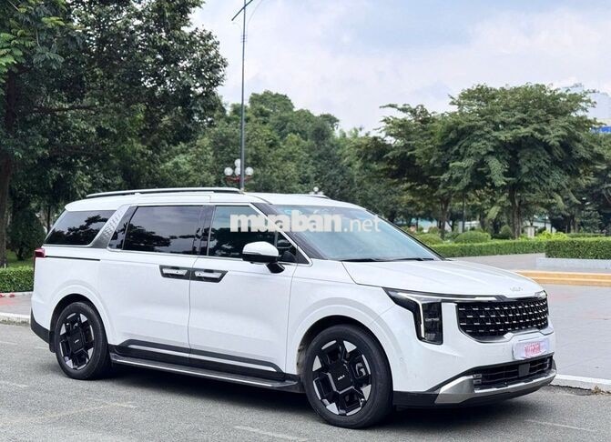 Kia Carnival Premium 2024 FORM 2025