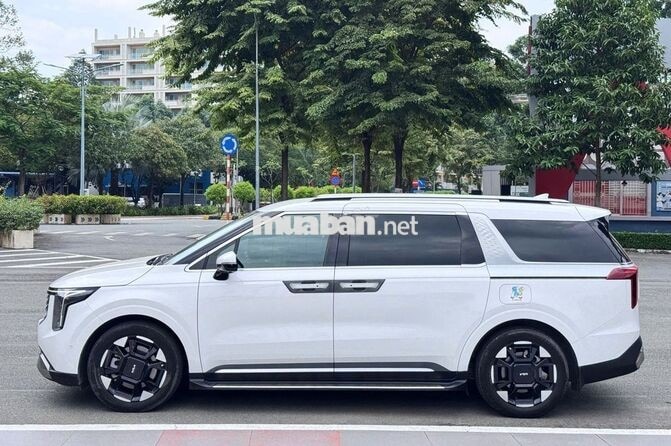 Kia Carnival Premium 2024 FORM 2025