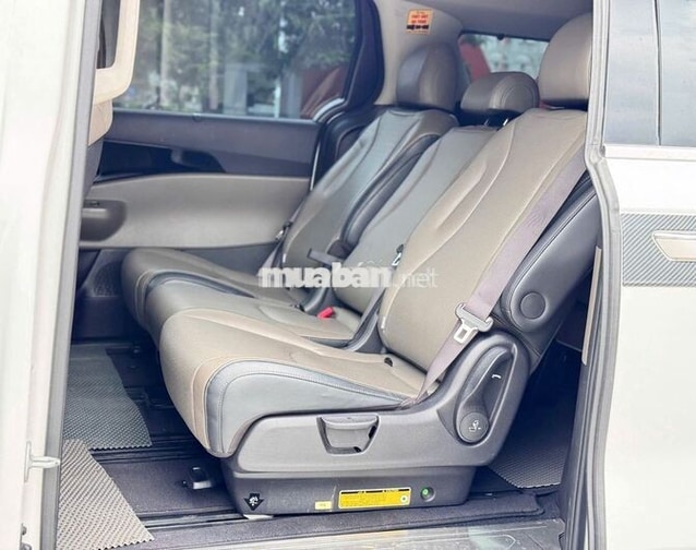 Kia Carnival Premium 2024 FORM 2025