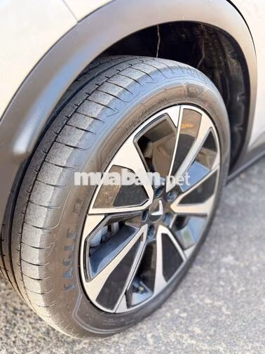 VinFast VF8 Plus 2023 Bạc 6.9 vạn km
