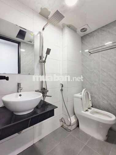 CHDV Full Đồ ngay Trần Duy Hưng, Ô Tô ĐỖ Cửa