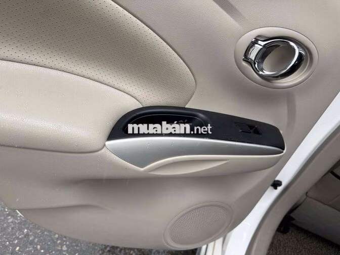 Nissan Sunny Trắng 5 chỗ