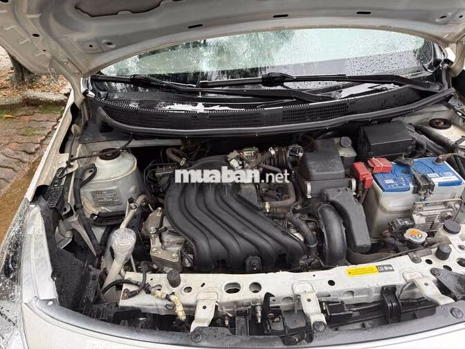 Nissan Sunny Trắng 5 chỗ