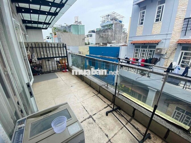 PHÒNG STUDIO BAN CÔNG SIÊU TO KHỔNG LỒ GẦN 5 TRƯỜNG ĐẠI HỌC