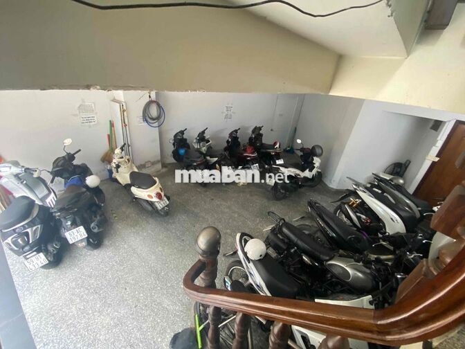 PHÒNG STUDIO BAN CÔNG SIÊU TO KHỔNG LỒ GẦN 5 TRƯỜNG ĐẠI HỌC