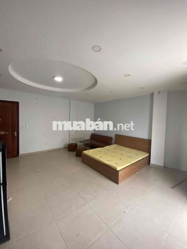 PHÒNG STUDIO BAN CÔNG SIÊU TO KHỔNG LỒ GẦN 5 TRƯỜNG ĐẠI HỌC