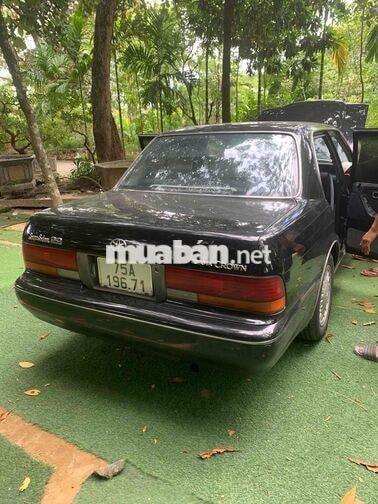 Toyota Crown 1994 Đen 5 chỗ