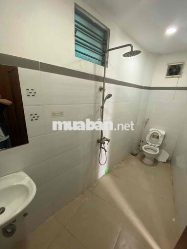 PHÒNG STUDIO BAN CÔNG SIÊU TO KHỔNG LỒ GẦN 5 TRƯỜNG ĐẠI HỌC