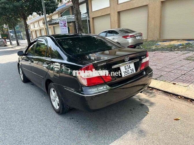 Toyota Camry 2.4 Số sàn Xăng Đen
