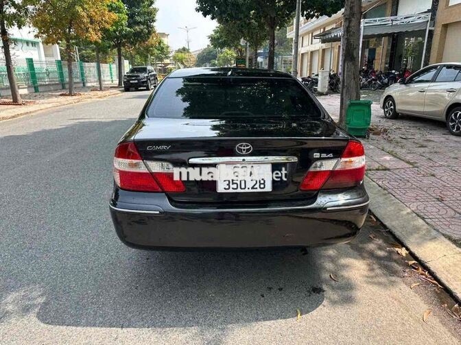 Toyota Camry 2.4 Số sàn Xăng Đen
