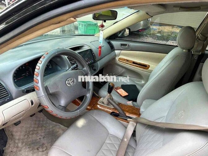 Toyota Camry 2.4 Số sàn Xăng Đen