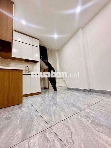 Bán nhà Lạc Long Quân, 20m2, 3,5x6m, 3 tầng, 2pn, 2wc, hẻm rộng, shr